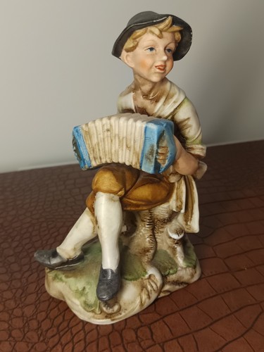 Vintage porzellanfigur junge - porzellanfigur,