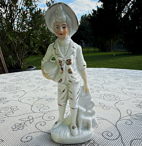 Porzellanfigur junge mit hut - mit,