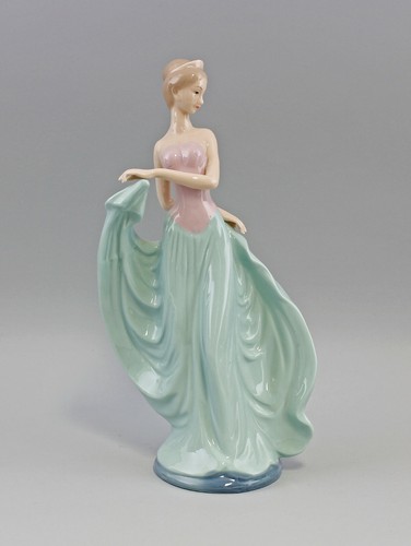 9973012 porzellan figur junge - porzellan,