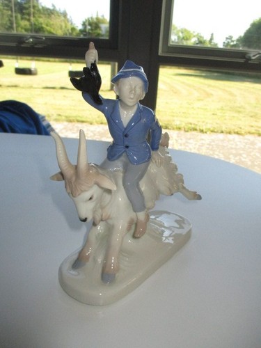 Schöne porzellanfigur junge - schöne,