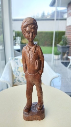 Figur aus holz - -, junge