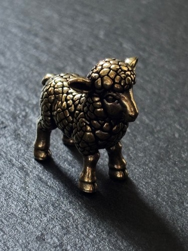 Kleine lammfigur aus messing - lammfigur, |