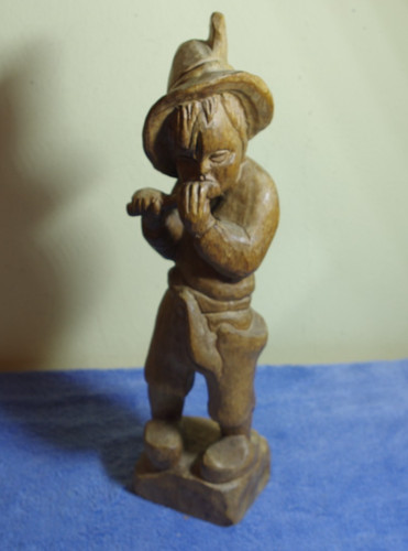 Handgeschnitze figur junge - handgeschnitze,