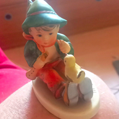 Goebel porzellanfigur junge - porzellanfigur,