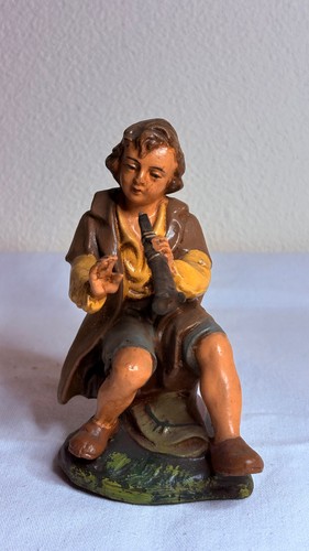 Sitzende hirtenjunge flöte - sitzende, hirtenjunge/flöte