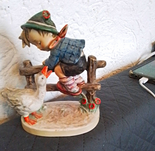 Goebel figur junge - mit, gans