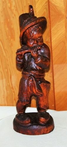 Handgeschnitzte holzfigur bub - holzfigur,